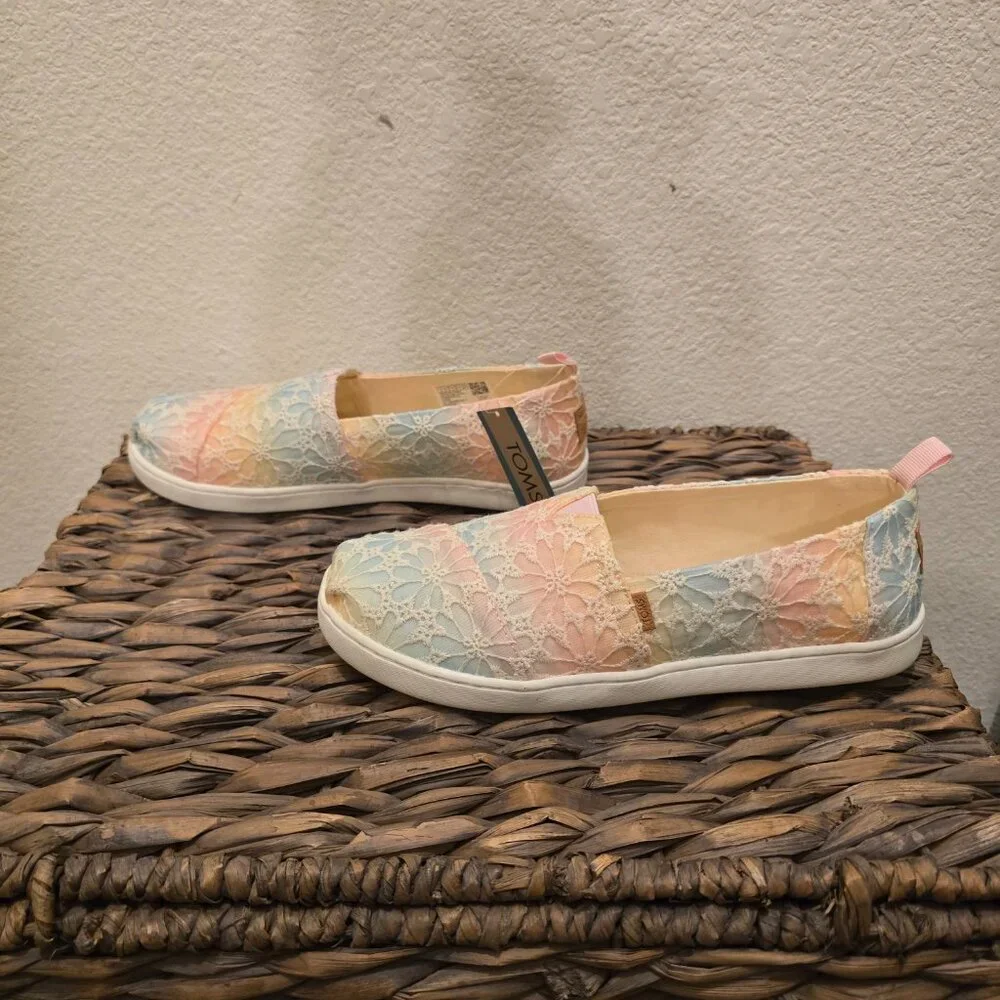 NWT TOMS Youth Alpargata Ombre Floral Lace Kids Shoes - Size Youth 5.5